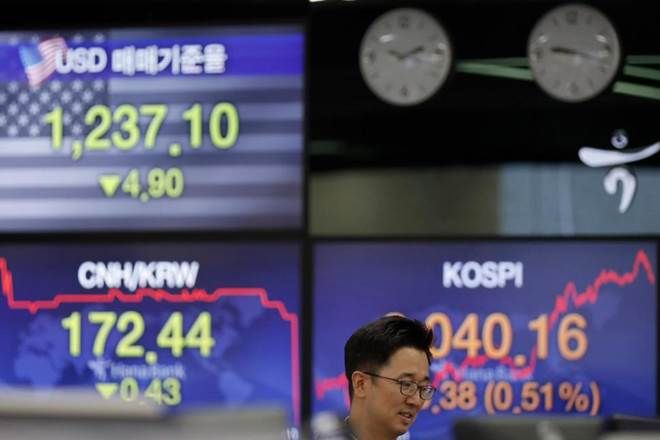 Globalne akcje mieszane z niepokojem z powodu prawa bezpieczeństwa w Hongkongu
