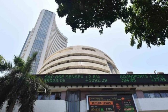 Akciový benchmark Sensex vzrástol o viac ako 200