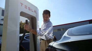 Tesla Model 3, Model S i Model X, aby uzyskać obsługę szybkiego ładowania CCS