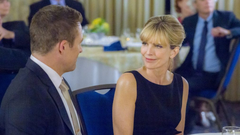 Courtney Thorne-Smith erzino meilės trikampį ir dar daugiau „Emma laukimo slėpiniai: daugiau kartėlio nei mirties“