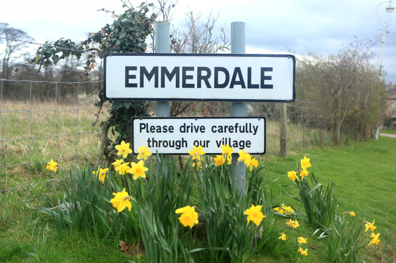 Emmerdale-fans går VILDE over uventede kjendiser