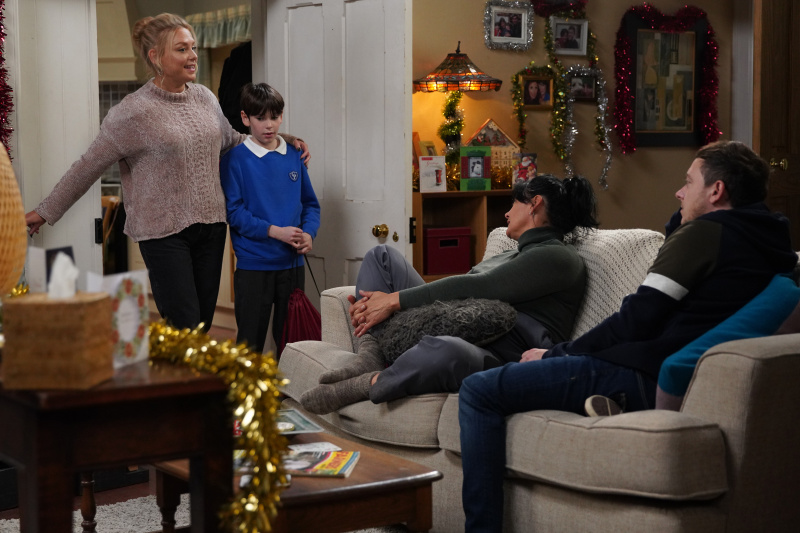   Amy Wyatt, Kyle Winchester, Moira Barton, Matty Barton spolu v Emmerdale