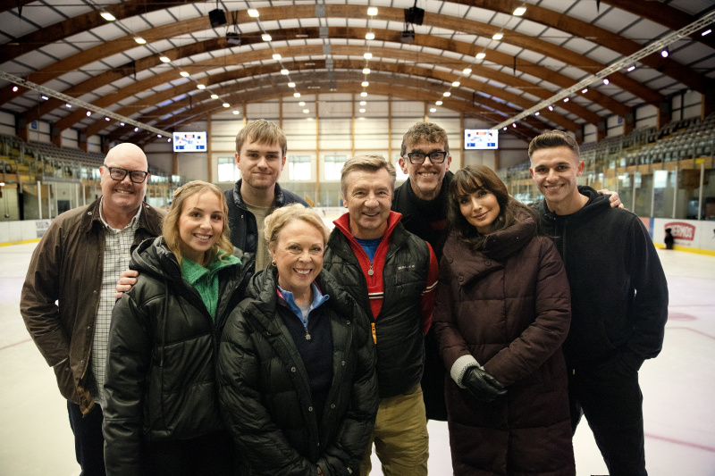  Jayne Torvill ja Christopher Dean koos Emmerdale'iga liuväljal.