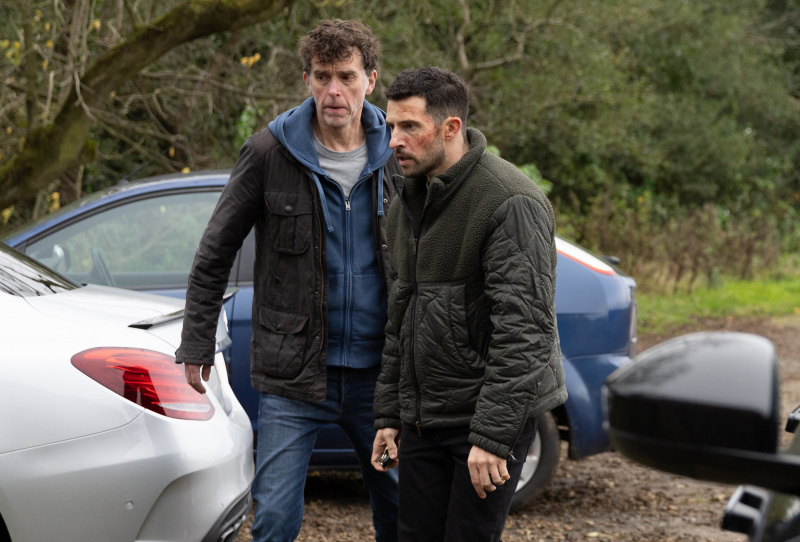 Emmerdale-spoilere: Marlon og Ross er kastet ut i fare mens Dingles redsel fortsetter ...
