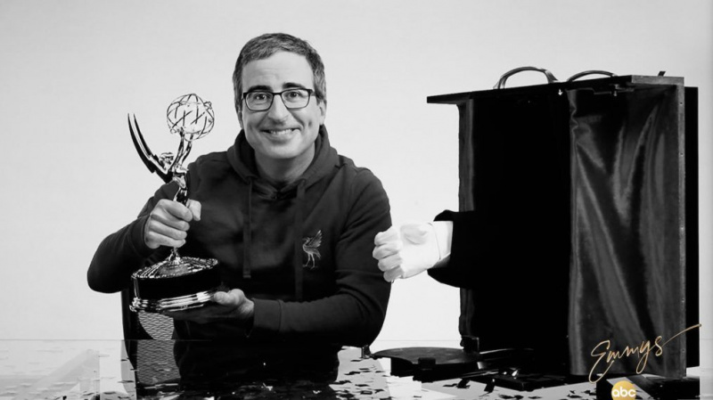 Emmys 2020 uzvarētāja portrets Džons Olivers