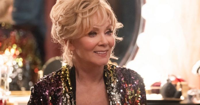 Jean Smart, Damien Chazelle'in All-Star Babylon Kadrosunda Brad Pitt ve Margot Robbie'ye Katılıyor