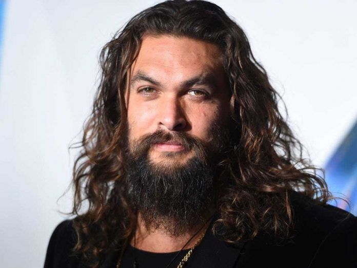 Jason Momoa môže hrať hlavnú rolu v spin-offe The Witcher