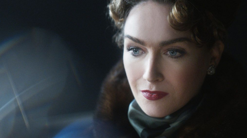 Lygus Jamie Clayton kaip Christine Jorgensen