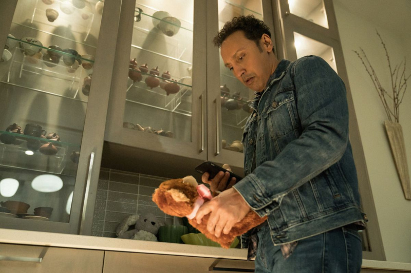 Aasif Mandvi Evil 1. sezona Bens
