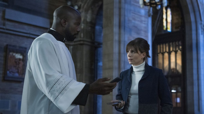 Promo stagione 2 di 'Evil': un possesso, denti da vampiro e una minaccia 'adorabile'? (VIDEO)