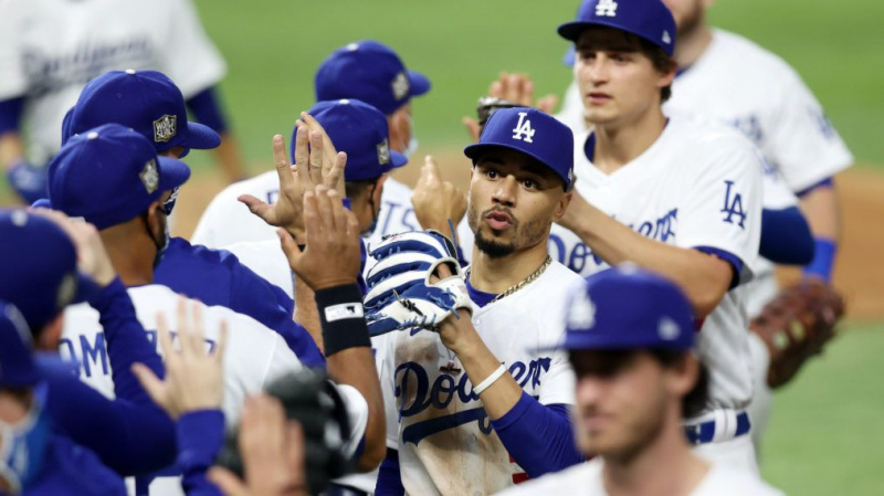 Tirsdag TV -vurderinger: World Series Game 1 slår 'The Bachelorette' og 'The Voice'