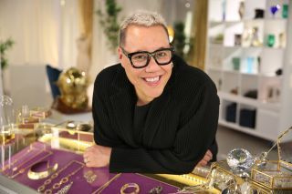 Gok Wan nel suo nuovo programma ITV 'Bling': 'I gioielli sono potenti!'