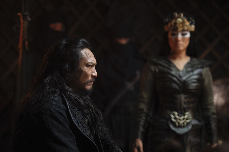 Bori Khan (Jason Scott Li) und Xianniang (Gong Li) in dieser Szene aus dem Live-Action-Remake von Disney