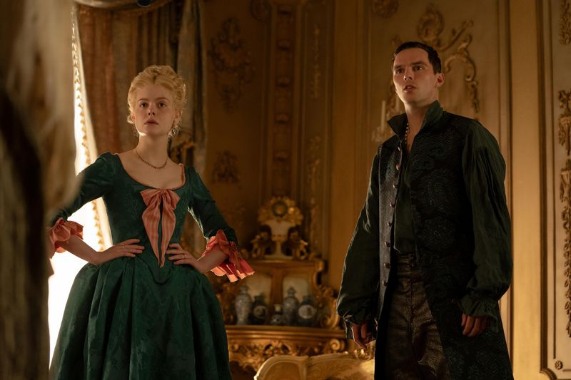 Η Elle Fanning και ο Nicholas Hoult στο The Great