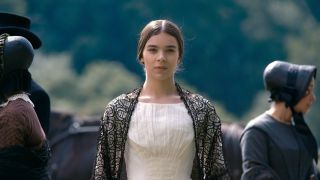 Η Hailee Steinfeld ως Emily Dickinson.
