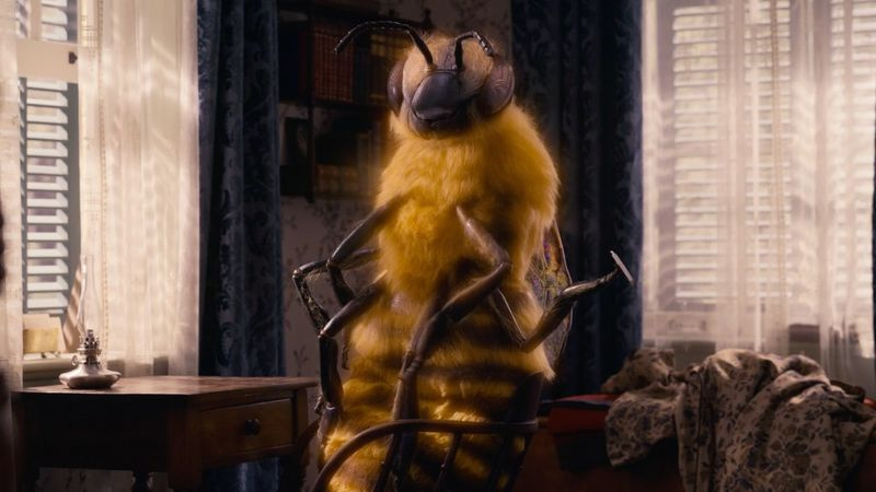 Ο Jason Mantzoukas ως The Bee στο Dickinson