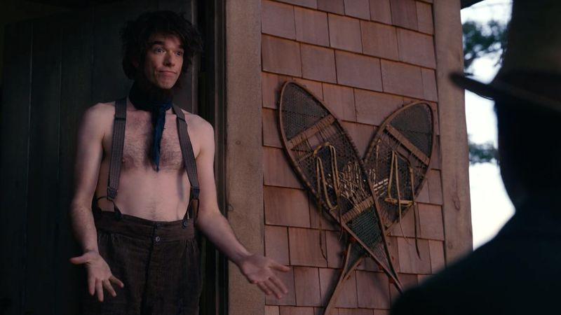 John Mulaney ως Henry David Thoreau στο Dickinson