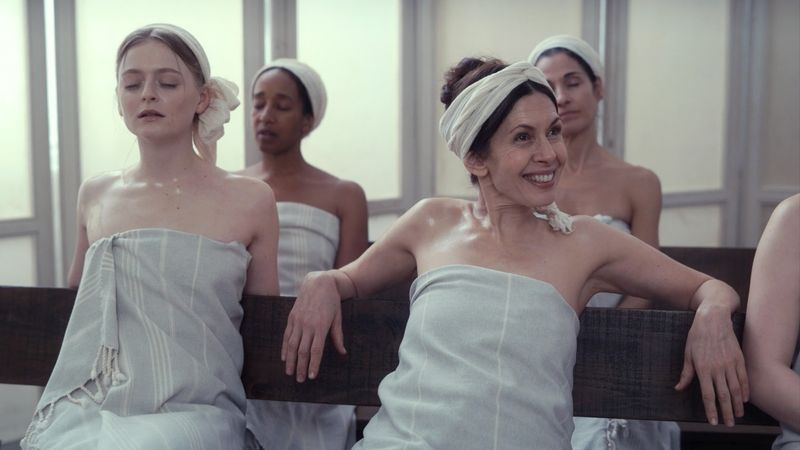 Η Jessica Hecht ως θεία Λαβίνια στο Dickinson