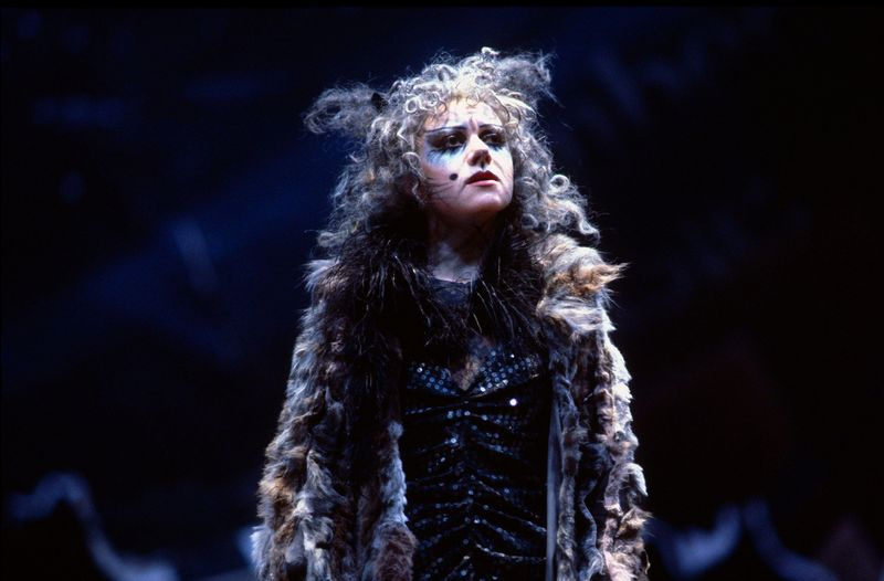 Musicale BritBox - Elaine Paige ca Grizabella în Cats.