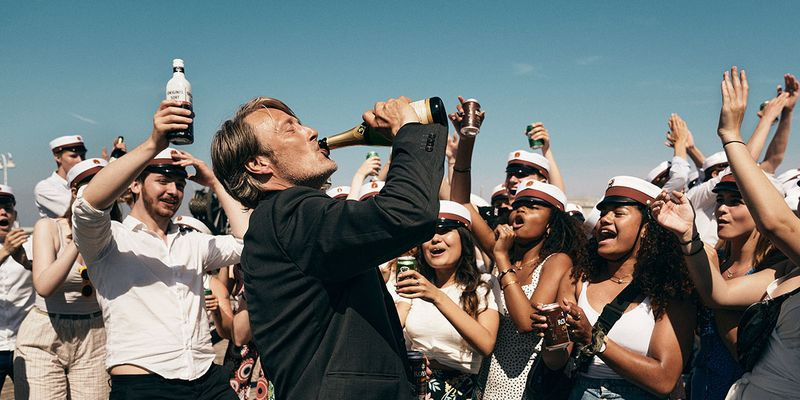 Mads Mikkelsen in un altro round.