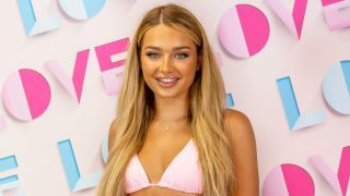 Η Lucinda Strafford από το Love Island 2021