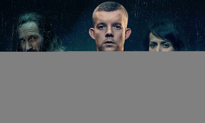 Da sinistra, Bertie Carvel, Russell Tovey e Amrita Acharia dentro