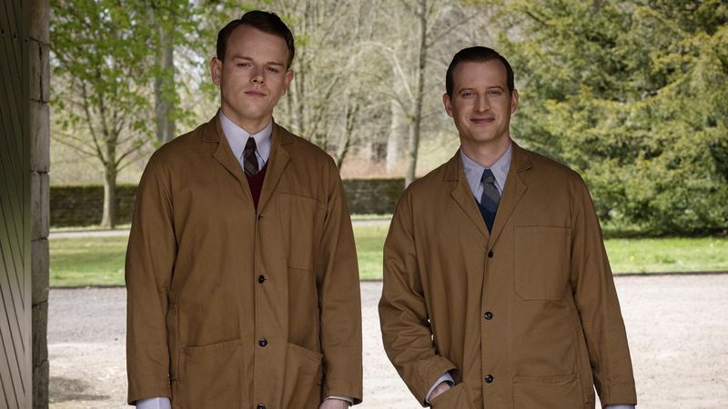 Callum Woodhouse e Nicholas Ralph in Tutte le creature grandi e piccole.