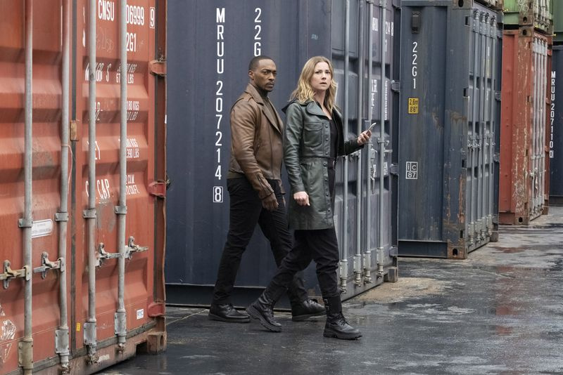 (L-R): Falcon/Sam Wilson (Anthony Mackie) και Sharon Carter/Agent 13 (Emily VanCamp) στα Marvel Studios