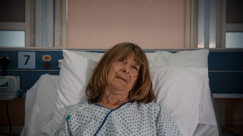 Julia Deakin spiller Carole Copeland i Holby City