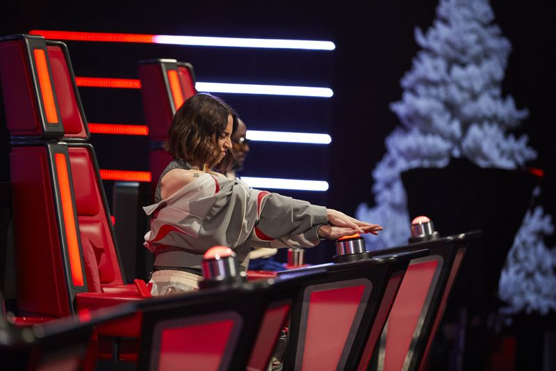 Ο Mel C πατά το κουμπί στο The Voice Kids
