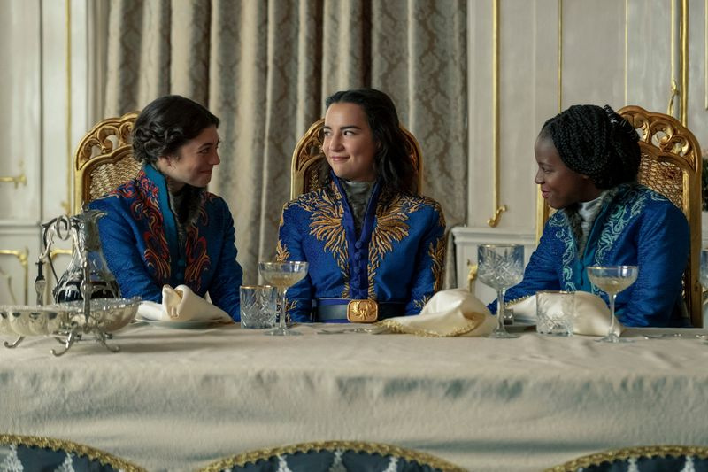 Jasmine Blackborrow, Jessie Mei Li și Gabrielle Brooks în Shadow and Bone