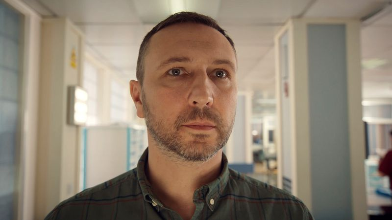 Alex Walkinshaw mängib Holby Citys Fletchi
