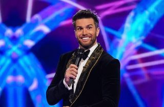 Joel Dommett φιλοξενία