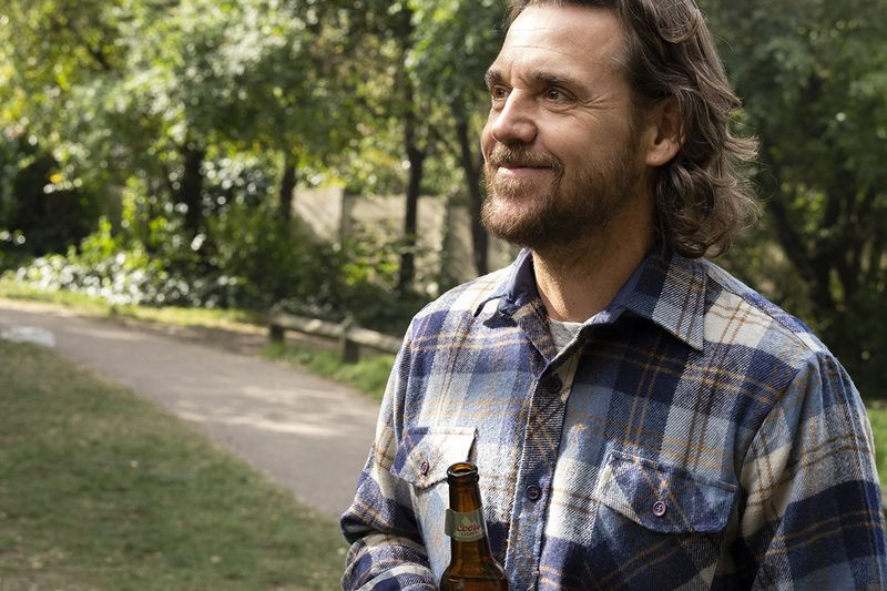Ο Jamie Sives υποδύεται τον Karl Mortensen στο Too Close