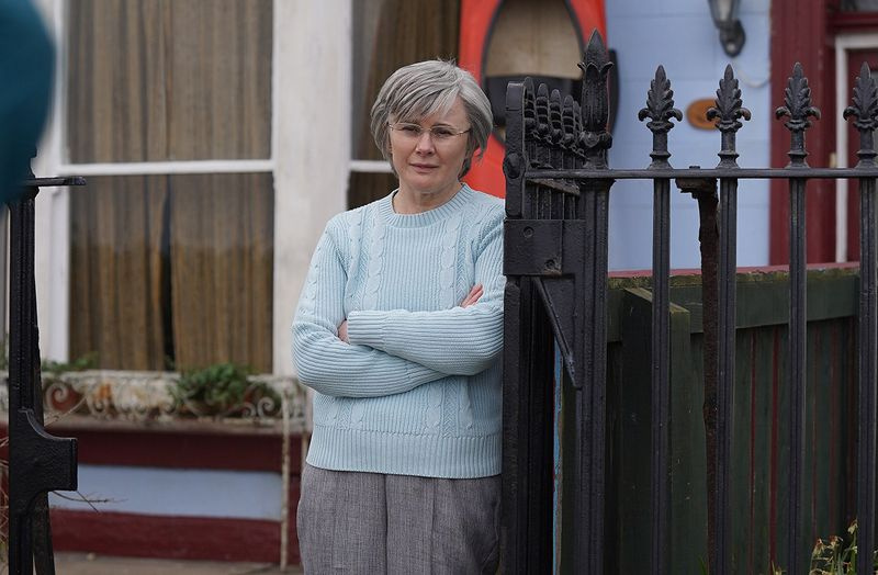 Monica Dolan on Anne Darwin elokuvassa Varas, hänen vaimonsa ja kanootti.