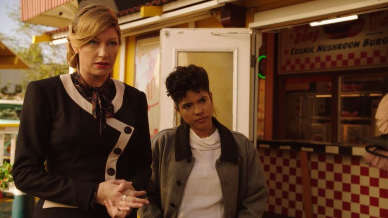 Jes Macallan ja Lisseth Chavez filmis Legends of Tomorrow