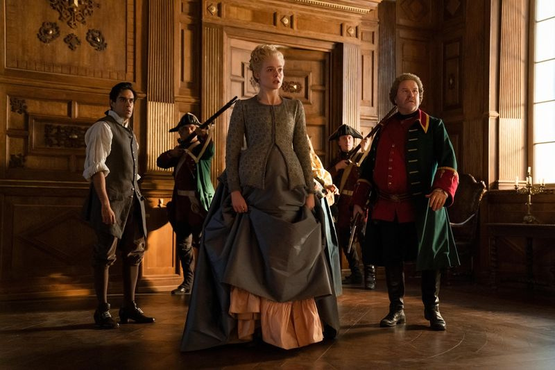 Οι Sacha Dhawan, Elle Fanning και Douglas Hodge στο The Great