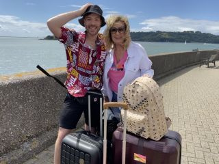 'Mums taip smagu!' Beverley Callard ir Jordan North savo naujame seriale „Beverley and Jordan: Destination Wedding“