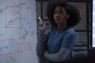 Η Monica Rambeau σε έναν λευκό πίνακα.