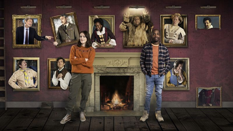 Charlotte Ritchie e Kiell Smith-Bynoe in Ghosts