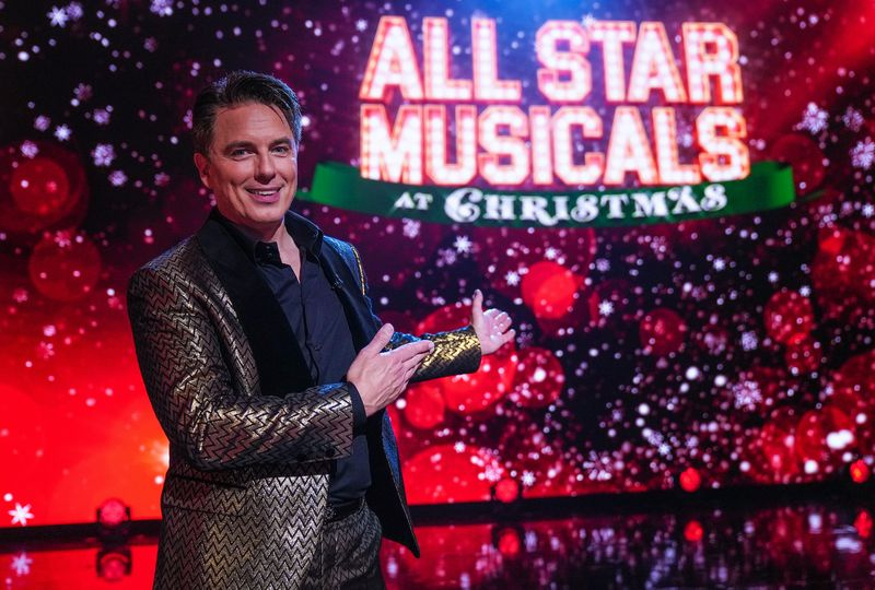 John Barrowman găzduiește All Star Musicals