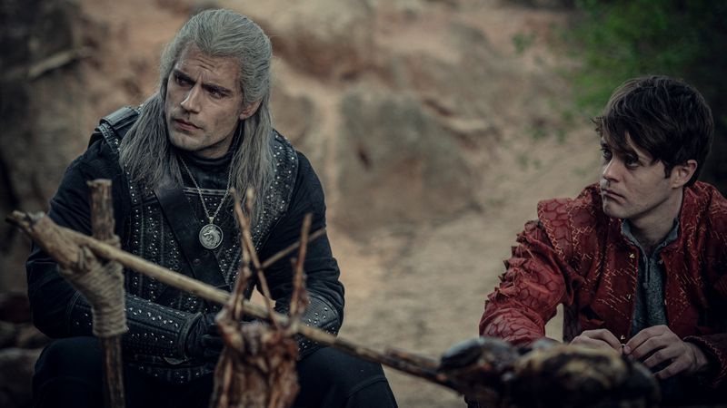 The Witcher (Henry Cavill) με τον Jaskier (Joey Batey).