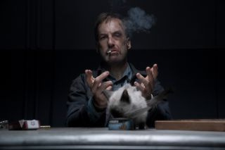 În sărbătorirea vedetei de acțiune fără acțiune