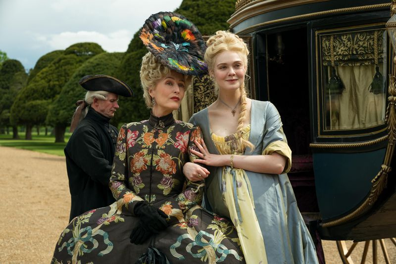 Η Gillian Anderson και η Elle Fanning στο The Great