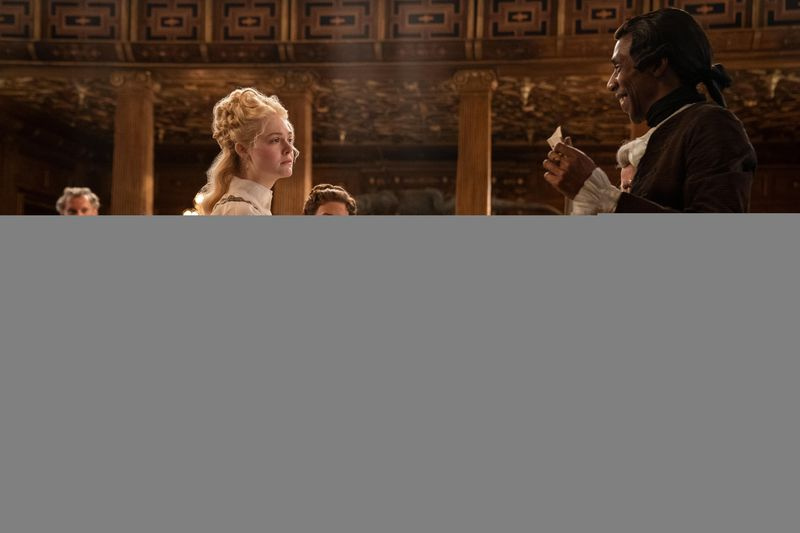 Η Elle Fanning, η Phoebe Fox και ο Dempsey Bovell στο The Great