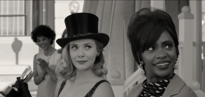 Monica (Teyonah Parris) ja Wanda (Elizabeth Olsen) Hexin sisällä.