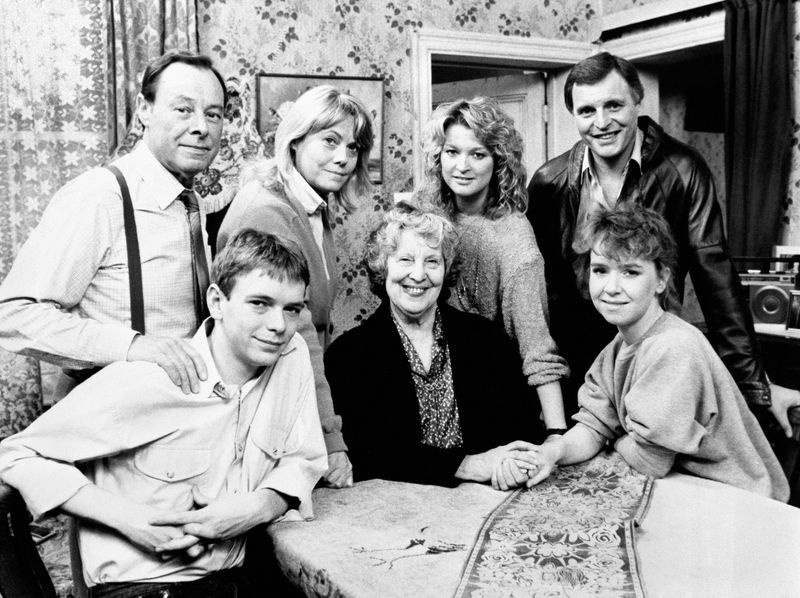 Jotkut alkuperäisistä EastEnders-näyttelijöistä vuodelta 1986