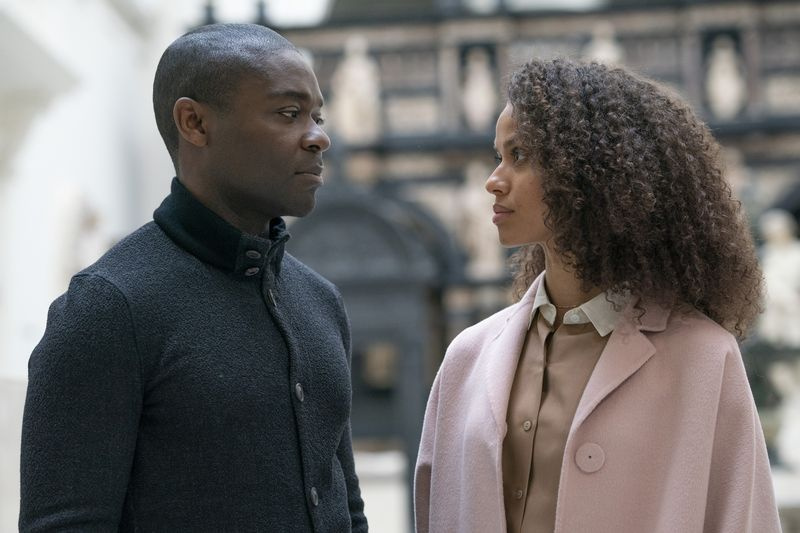 Gli amici della vita reale David e Gugu nei panni di Edward e Jane in The Girl Before.