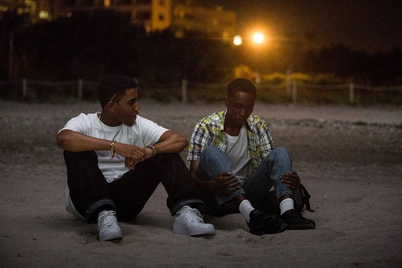 Ο Τζάρελ Τζερόμ και ο Άστον Σάντερς στο Moonlight (2016)