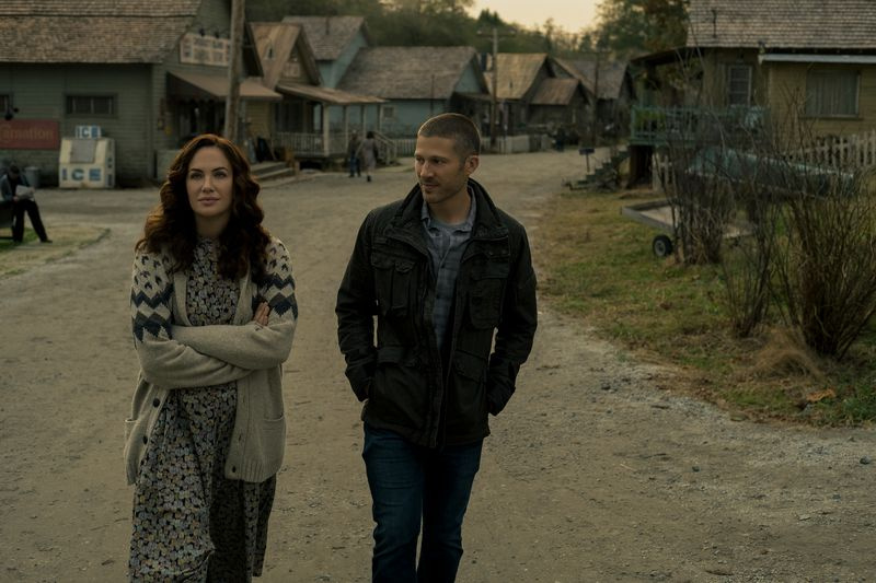 Kate Seigel ja Zach Gilford keskiyön messussa